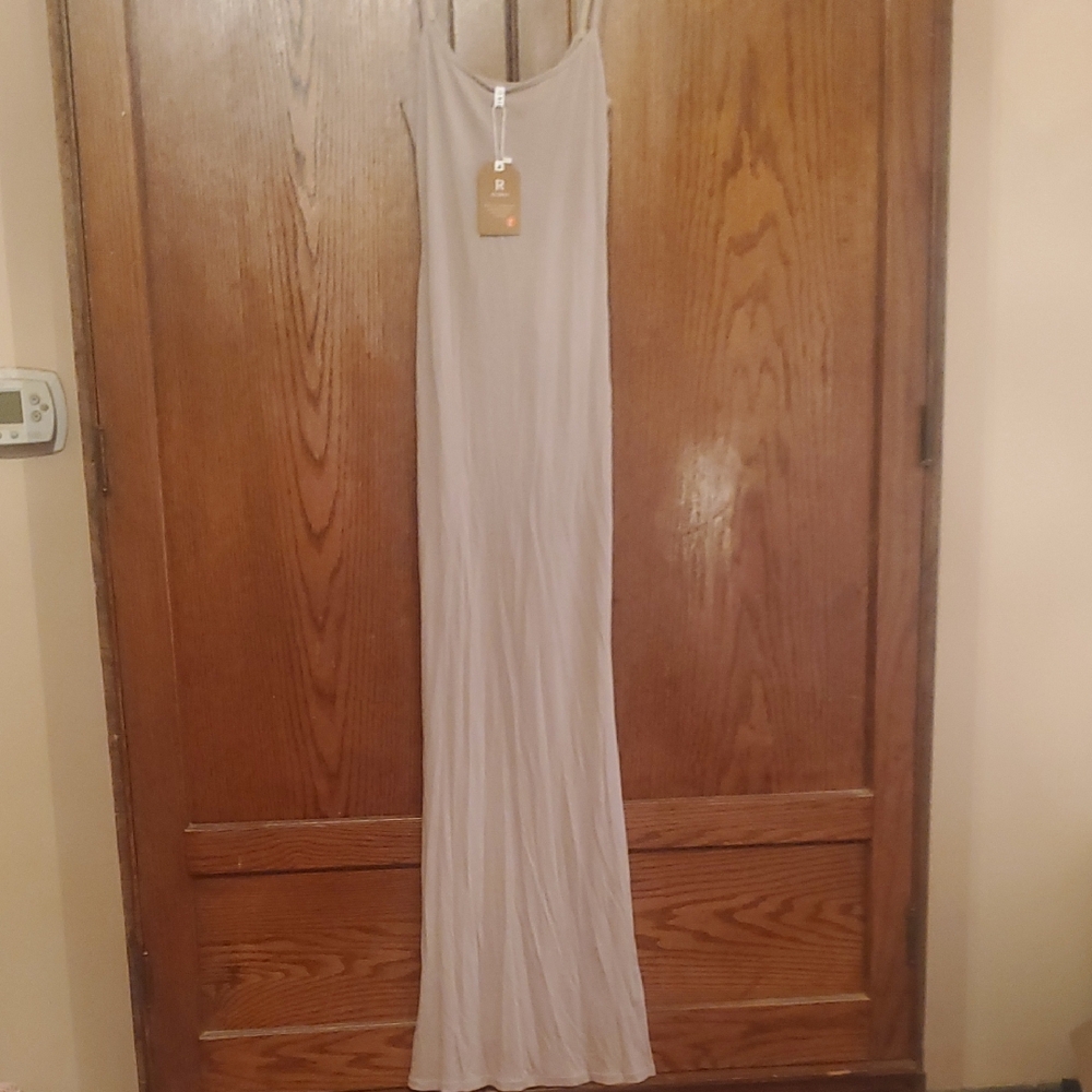 REORIA SIZE L Sleeveless Cream Maxi Dress